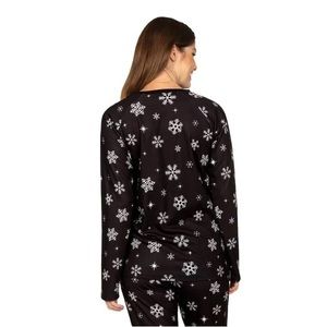 WOMEN'S LATE NIGHT SNOWFALL PAJAMA TOP, size Medium, Tipsy Elves NWT, top only